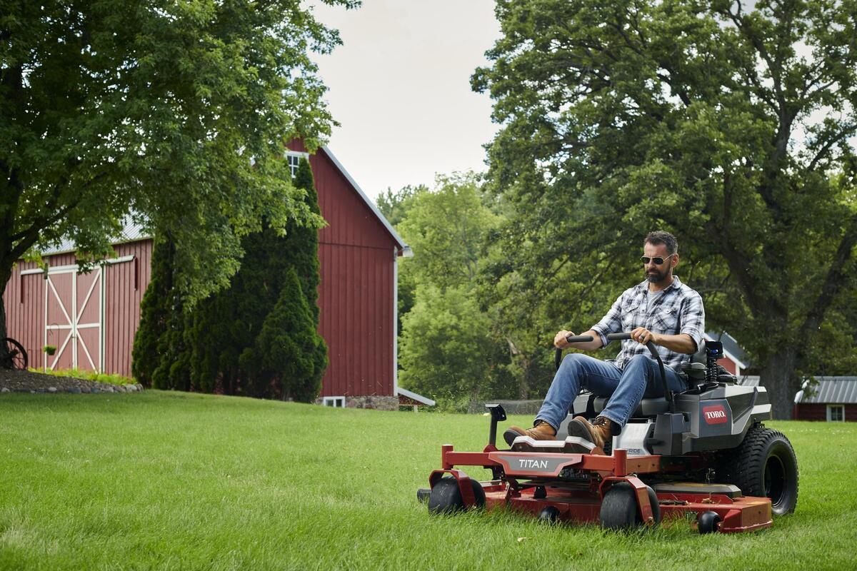 Zero-Turn Riding Mower Toro Titan ZXM4875