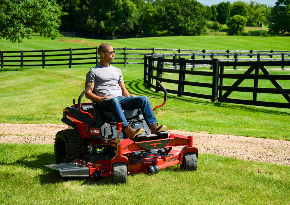 Zero-Turn Riding Mower Toro Titan ZXM5475 137cm - 725cc Zero-Turn Riding Mower Toro Titan ZXM5475 137cm - 725cc