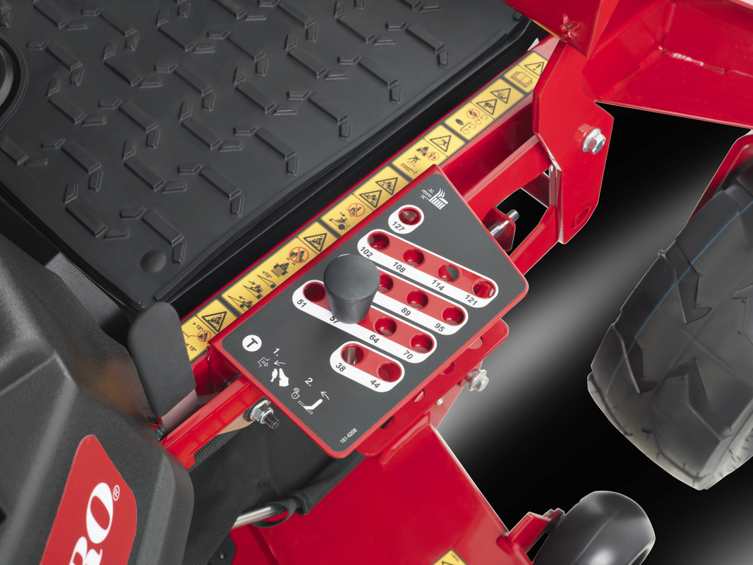 Zero-Turn Riding Mower Toro Titan ZXM5475 137cm - 725cc Zero-Turn Riding Mower Toro Titan ZXM5475 137cm - 725cc
